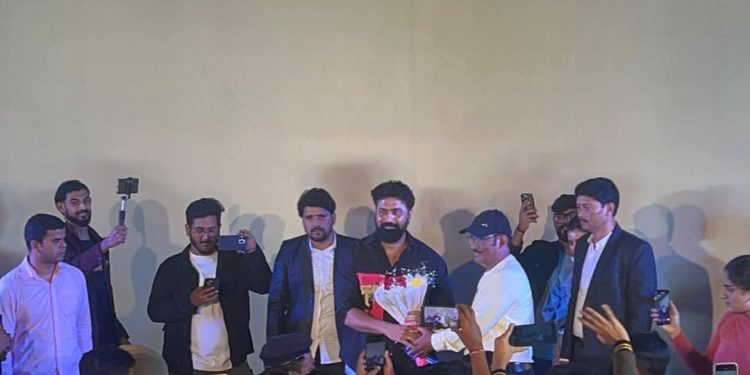 ‘খাদান’ ছবির প্রোমোশনে চরম বিশৃঙ্খলা-ধাক্কাধাক্কি