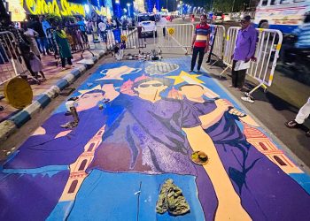 “গল্প বলছে রাস্তা – KKR-এর জয়ের রঙে রাঙানো পাটুলির গ্রাফিটি শিল্প”