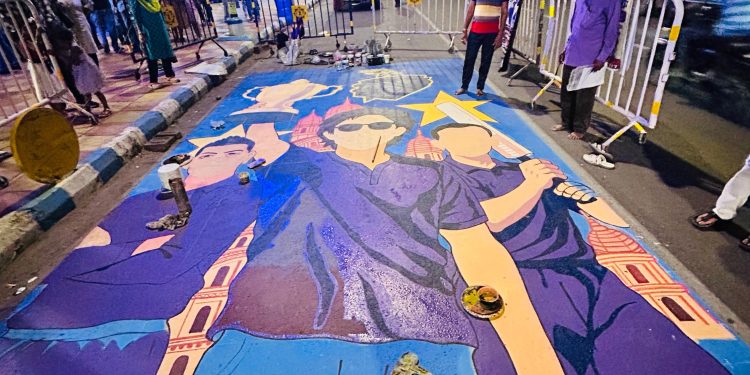 “গল্প বলছে রাস্তা – KKR-এর জয়ের রঙে রাঙানো পাটুলির গ্রাফিটি শিল্প”