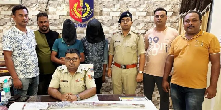 গোপন তথ্যের ভিত্তিতে ডোমকল থানার বড় সাফল্য: আগ্নেয়াস্ত্র ও গুলি সহ দুই দুষ্কৃতী গ্রেপ্তার