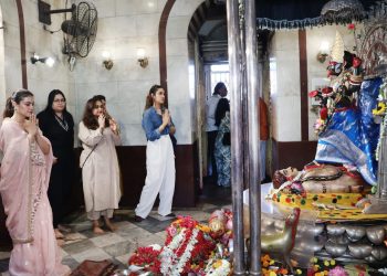 দক্ষিণেশ্বরে মা কালী-র আশীর্বাদ নিয়ে কাজলের আবেগঘন উক্তি: “এটি আমার অভিনীত অন্যতম শক্তিশালী চরিত্র”