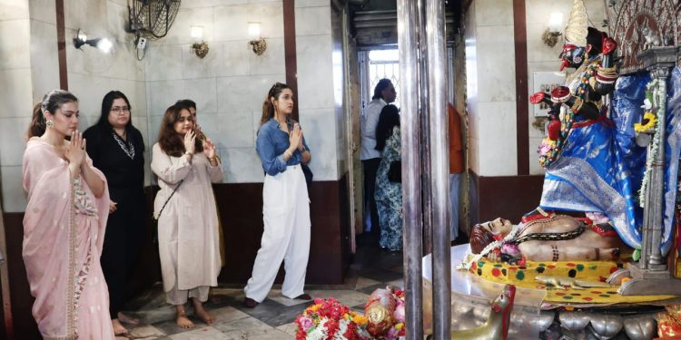 দক্ষিণেশ্বরে মা কালী-র আশীর্বাদ নিয়ে কাজলের আবেগঘন উক্তি: “এটি আমার অভিনীত অন্যতম শক্তিশালী চরিত্র”