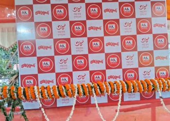 ঢাকে কাঠি পড়লো বেজে, উমা মা আবার আসছেন সেজে — সল্টলেক AK ব্লকের খুঁটি পুজোয় পূজার সূচনা