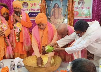 স্বামী প্রনবানন্দ মহারাজের আবির্ভাব বর্ষে ১৩০ নদীর পবিত্র জল দিয়ে মহাভিষেক,আনন্দে ভাসল এলাকা