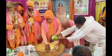 স্বামী প্রনবানন্দ মহারাজের আবির্ভাব বর্ষে ১৩০ নদীর পবিত্র জল দিয়ে মহাভিষেক,আনন্দে ভাসল এলাকা