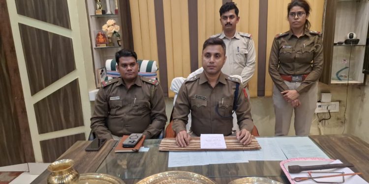 চন্ডীতলা থানার তৎপরতায় ১২ ঘণ্টার মধ্যেই মন্দির চুরির রহস্য উদ্ঘাটন, উদ্ধার সমস্ত চুরি যাওয়া সামগ্রী