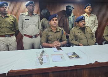 ডাকাতি রুখতে মগরা থানার পুলিশের রুদ্ধশ্বাস অভিযান ,আগ্নেয়াস্ত্র ও মোটরবাইক সহ গ্রেফতার দুই কুখ্যাত দুষ্কৃতী