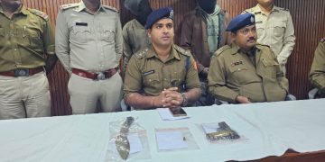 ডাকাতি রুখতে মগরা থানার পুলিশের রুদ্ধশ্বাস অভিযান ,আগ্নেয়াস্ত্র ও মোটরবাইক সহ গ্রেফতার দুই কুখ্যাত দুষ্কৃতী