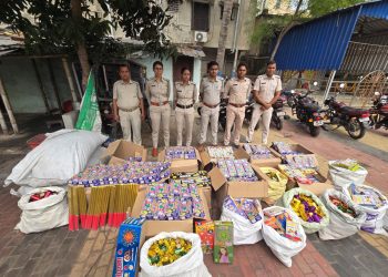 চন্ডিতলায় পুলিশের হানা, খরসরাই মানসাতলায় উদ্ধার প্রায় ৩০০০ কেজি নিষিদ্ধ আতশবাজি