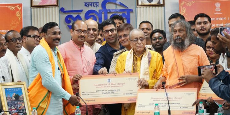 রথযাত্রার আগে মাহেশে ‘কল্পতরু’, হুগলির তিন রথ কমিটিকে ৫ লক্ষ টাকা করে অনুদান রাজ্য সরকারের